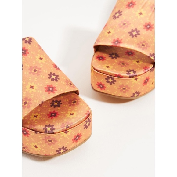 NWT Anthropologie Jeffrey Campbell Shindy Platform Slide Mules 70s Hippie Size 8 - Picture 3 of 12
